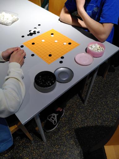 Initiation au go à la médiathèque Emile Zola